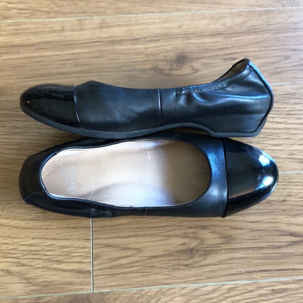 With box!  Dansko Lisanne patent cap toe black leather ballet flat